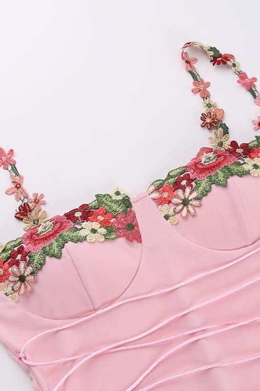 Leonor® | Midi dress with floral embroidery and laces