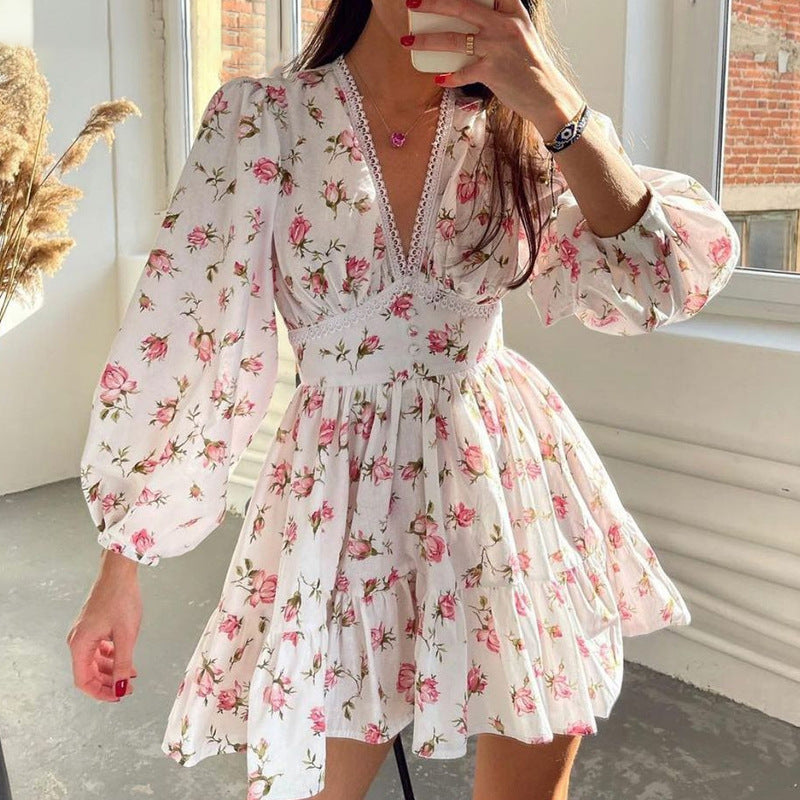 Emery® | Short floral dress with V-neck